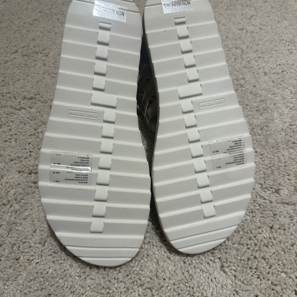 Stuart Weitzman Girls Rain Star Flat Sandal Size 5 NWOT - Picture 7 of 12